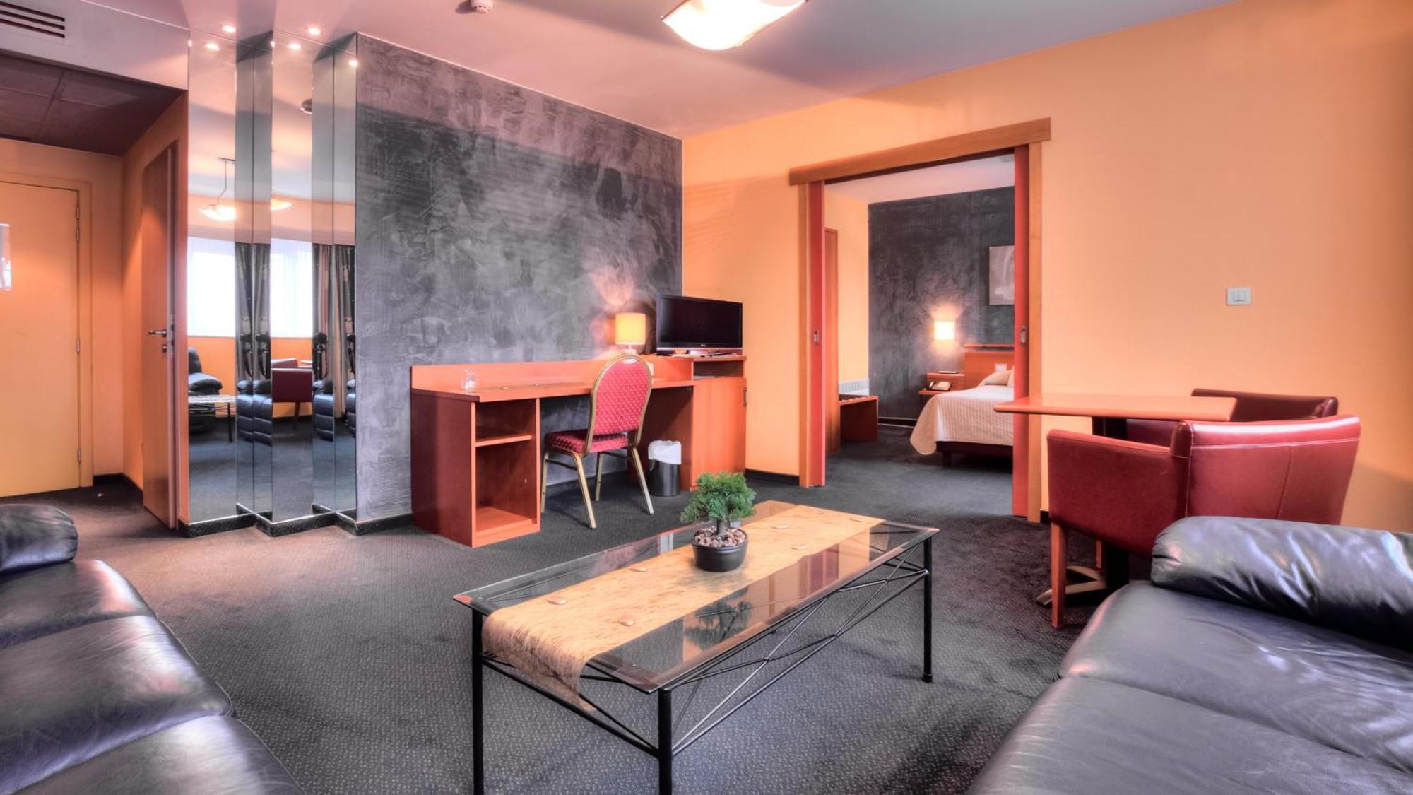 Hotel Tristar La Louvière Стая снимка