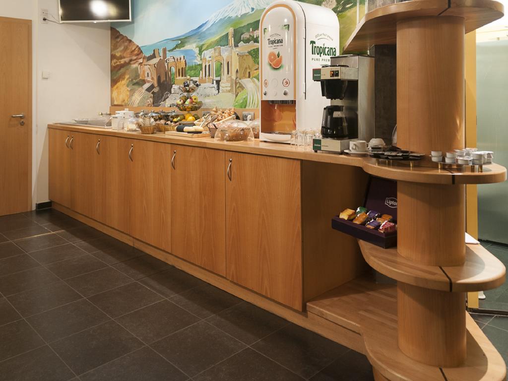 Hotel Tristar La Louvière Екстериор снимка