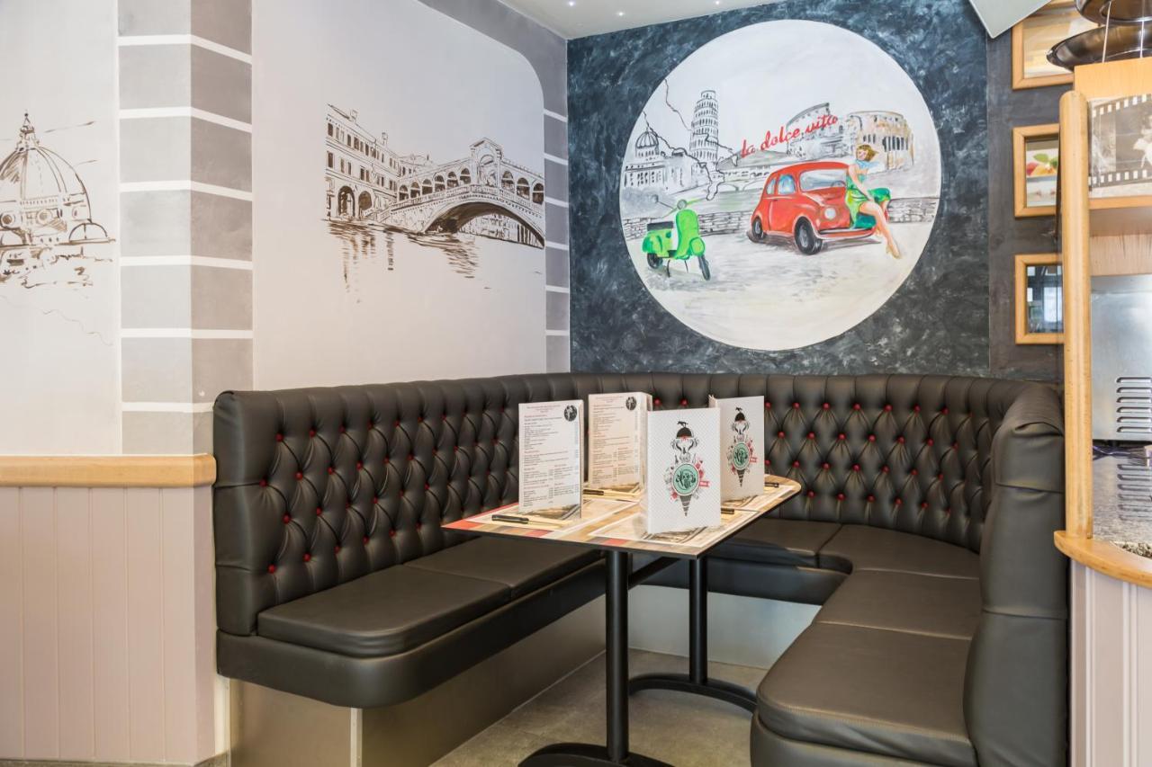 Hotel Tristar La Louvière Екстериор снимка