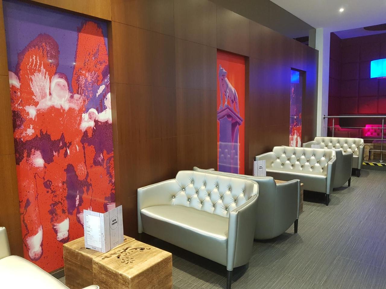 Hotel Tristar La Louvière Екстериор снимка